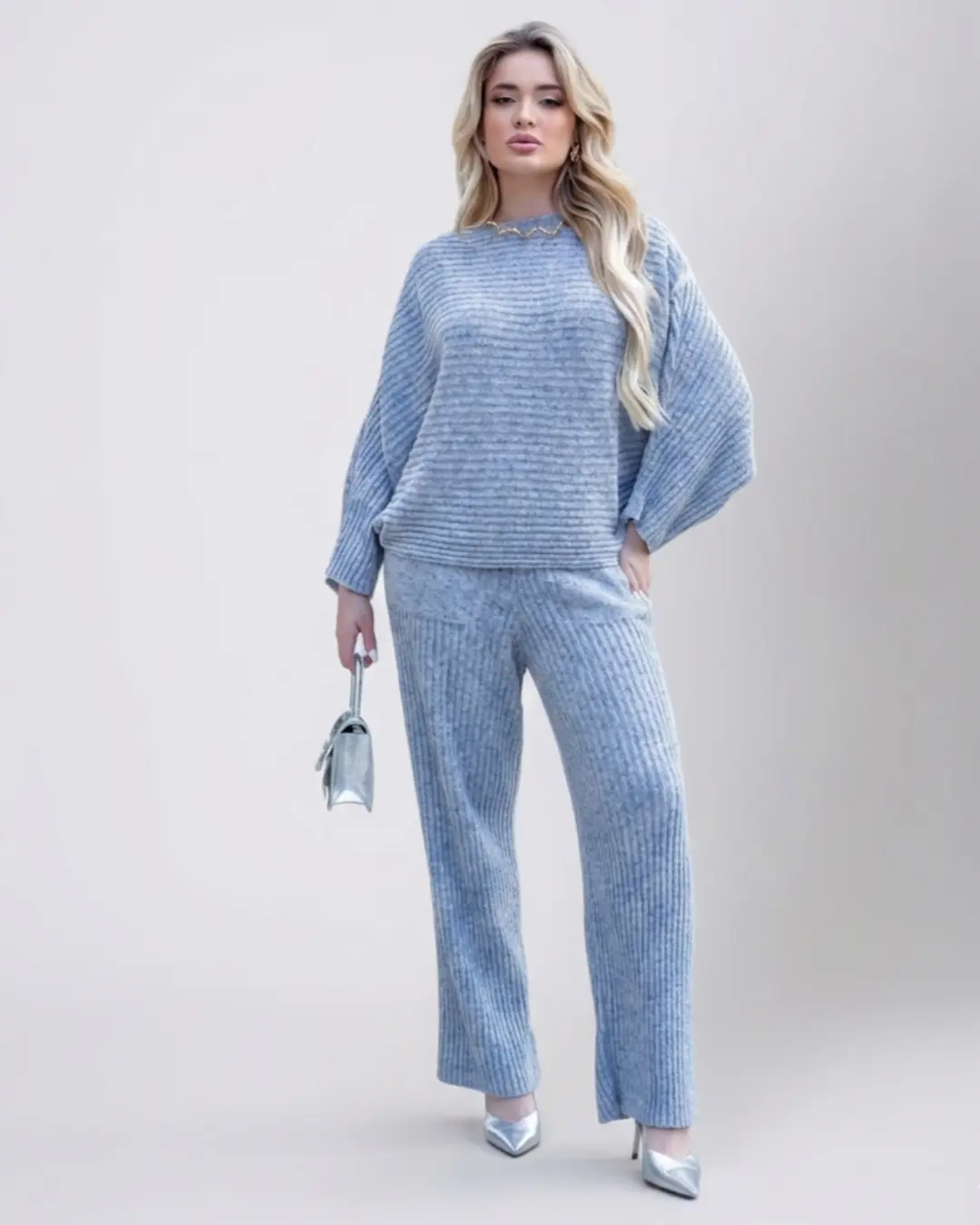 Conjunto feminino em tricot azul